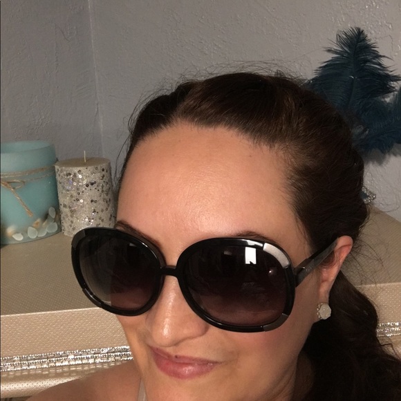 Chloe Sunny’s the Kim K Shades 🌞🌈😎 - Picture 6 of 8